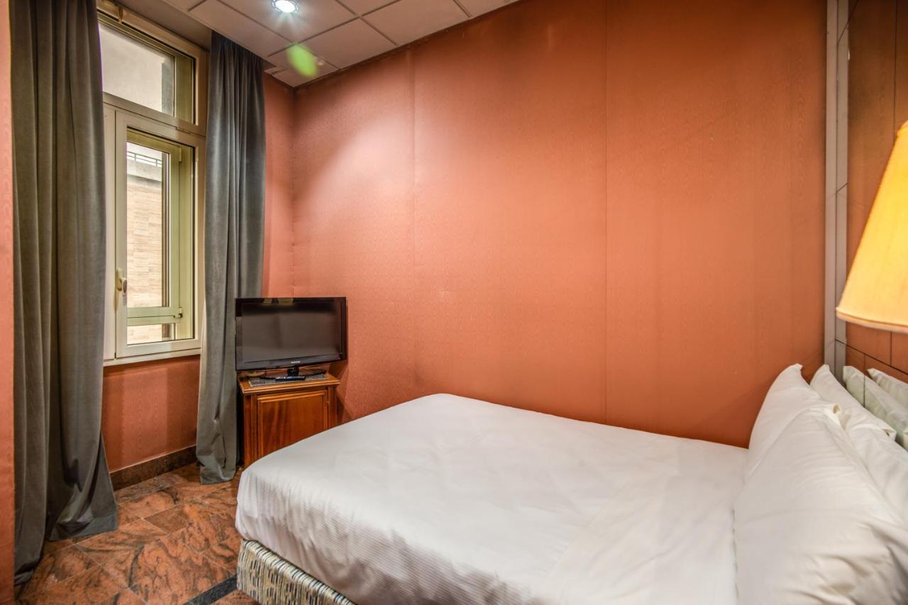 Castro Pretorio Easy Rooms Rome Exterior photo