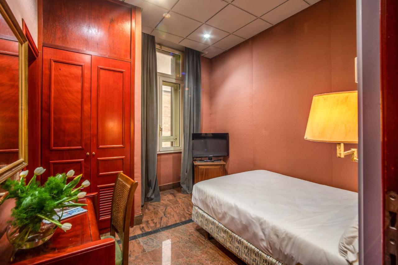 Castro Pretorio Easy Rooms Rome Exterior photo